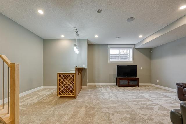 2009 20 Avenue Nw, House detached with 4 bedrooms, 3 bathrooms and 2 parking in Calgary AB | Image 31