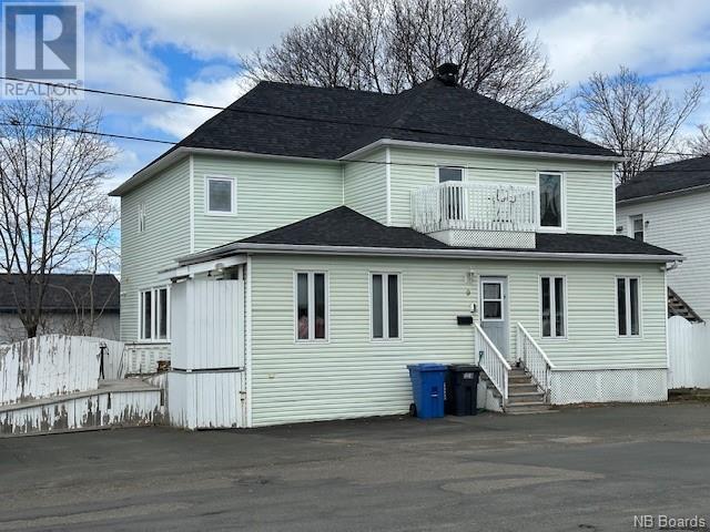 9 Duke, House detached with 7 bedrooms, 3 bathrooms and null parking in Campbellton NB | Image 1