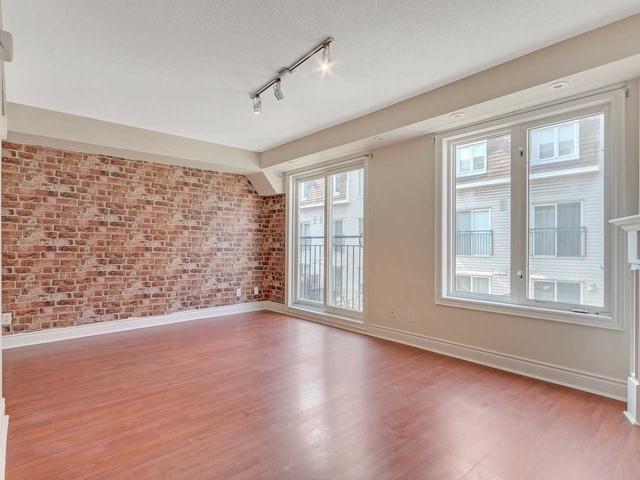 820 - 12 Laidlaw St, Condo with 2 bedrooms, 2 bathrooms and 1 parking in Toronto ON | Image 25