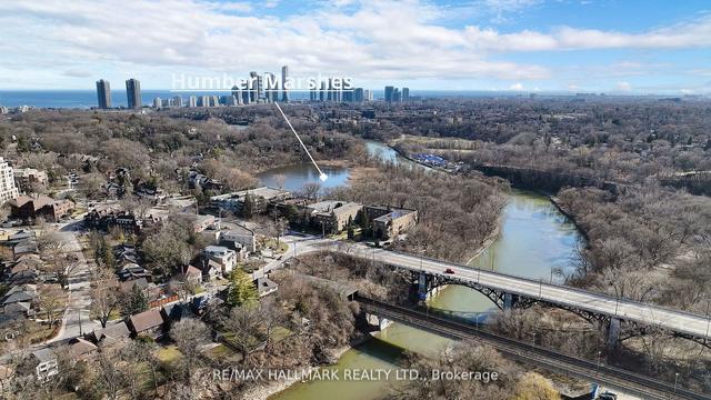 20 Riverview Gdns, House detached with 3 bedrooms, 2 bathrooms and 4 parking in Toronto ON | Image 22
