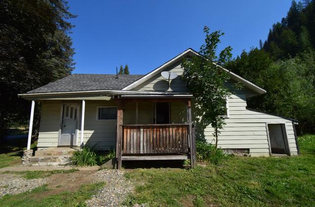 1481 - 1485 Airport Road, House detached with 2 bedrooms, 1 bathrooms and null parking in Salmo BC | Card Image