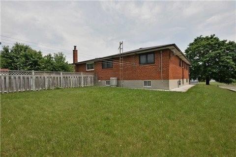 3655 Dunrankin Dr, House semidetached with 3 bedrooms, 2 bathrooms and 3 parking in Mississauga ON | Image 12