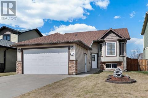 35 Camille Gate, House detached with 4 bedrooms, 3 bathrooms and 4 parking in Blackfalds AB | Card Image