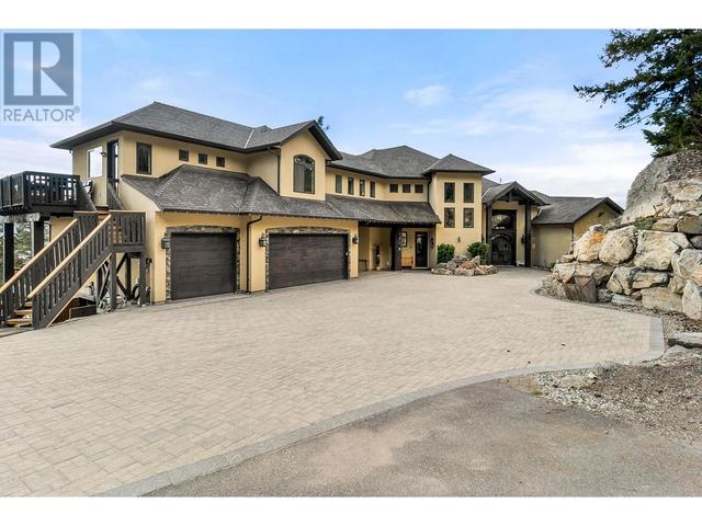 5500 Rockface Road, House detached with 4 bedrooms, 3 bathrooms and 8 parking in Central Okanagan BC | Image 2