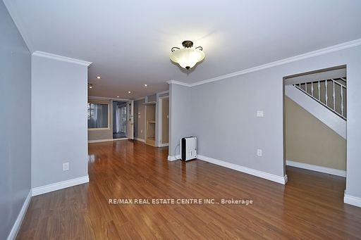 539 Brentwood Ave, House detached with 3 bedrooms, 2 bathrooms and 5 parking in Oshawa ON | Image 2