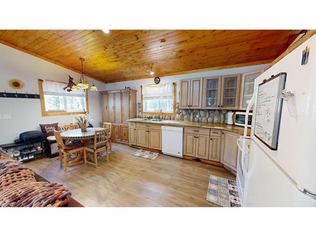 4982 Spur Road, House detached with 3 bedrooms, 2 bathrooms and null parking in East Kootenay G BC | Image 6