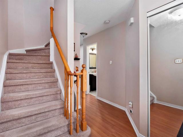 104 Richwood Cres, House attached with 3 bedrooms, 3 bathrooms and 3 parking in Brampton ON | Image 6