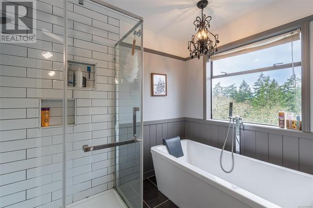 2520 Duncan Lane, House detached with 5 bedrooms, 5 bathrooms and 2 parking in Langford BC | Image 34