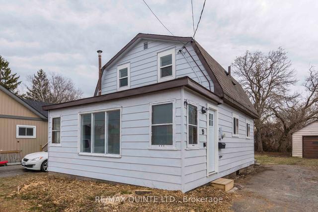 19 Meyers St, House detached with 2 bedrooms, 1 bathrooms and 4 parking in Quinte West ON | Image 1