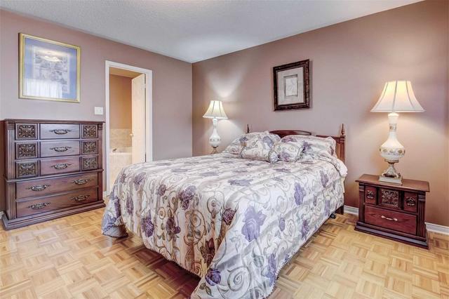 232 Solway Ave, House semidetached with 3 bedrooms, 3 bathrooms and 4 parking in Vaughan ON | Image 2