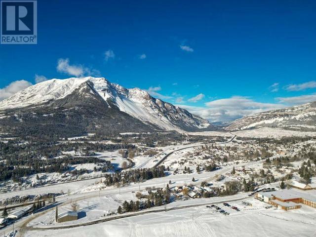 3034 222 Street, House detached with 4 bedrooms, 2 bathrooms and 4 parking in Crowsnest Pass AB | Image 6