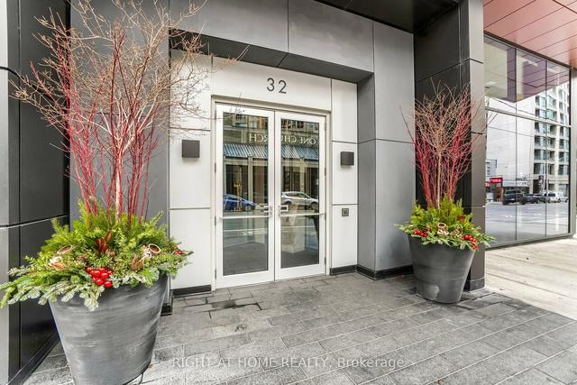 2507 - 32 Davenport Rd, Condo with 2 bedrooms, 2 bathrooms and 2 parking in Toronto ON | Image 26