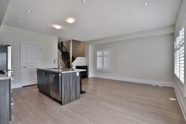 364 Athabasca Common St, House attached with 3 bedrooms, 4 bathrooms and 1 parking in Oakville ON | Image 6