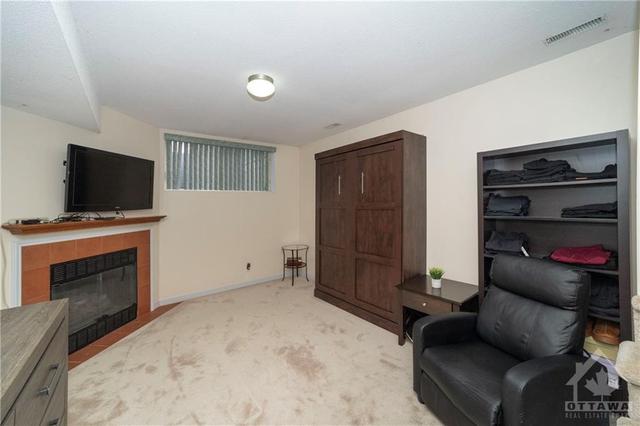 3185 Uplands Drive, Townhouse with 3 bedrooms, 3 bathrooms and 3 parking in Ottawa ON | Image 23