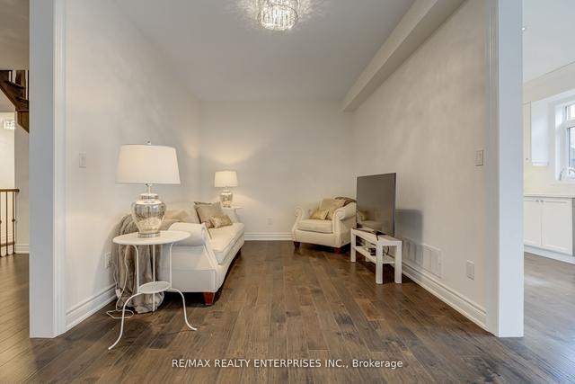 9 Erinview Terr, House detached with 4 bedrooms, 4 bathrooms and 2 parking in Toronto ON | Image 3