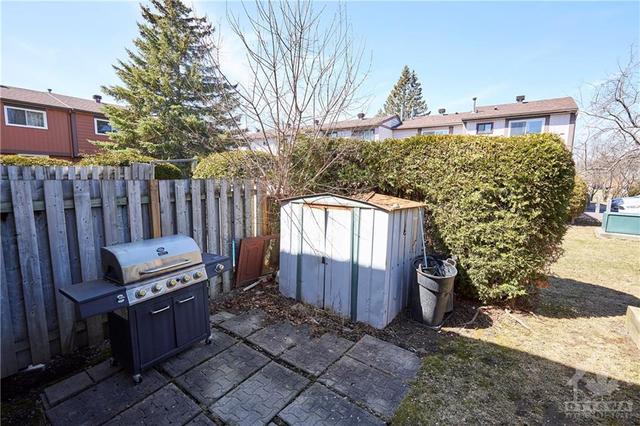 1993 Falkirk Crescent, Townhouse with 3 bedrooms, 2 bathrooms and 1 parking in Ottawa ON | Image 18