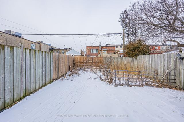 228 Robina Ave, House detached with 3 bedrooms, 2 bathrooms and 5 parking in Toronto ON | Image 11