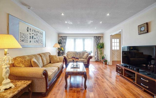 666 Huntingwood Dr, House detached with 4 bedrooms, 4 bathrooms and 5 parking in Toronto ON | Image 38