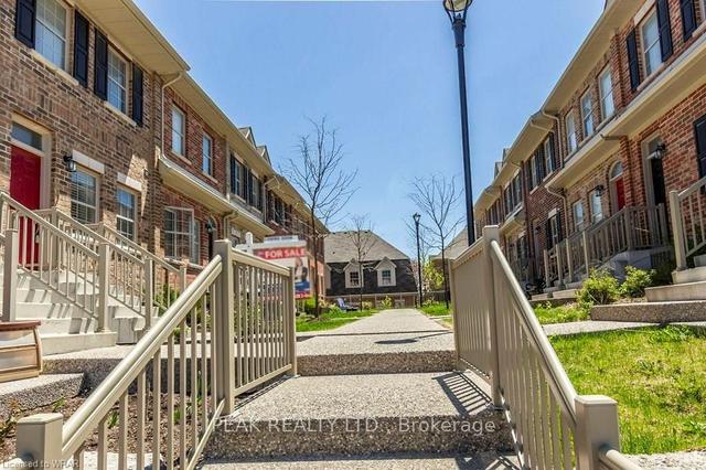 4 Hyde Park Mews, Condo with 2 bedrooms, 3 bathrooms and 2 parking in Kitchener ON | Image 9