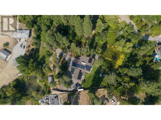 2455 Maquinna Road, House detached with 6 bedrooms, 4 bathrooms and 4 parking in Kelowna BC | Image 4