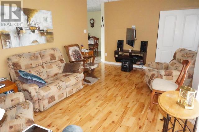 156 Haliburton Ave W, House detached with 3 bedrooms, 2 bathrooms and null parking in Temiskaming Shores ON | Image 14