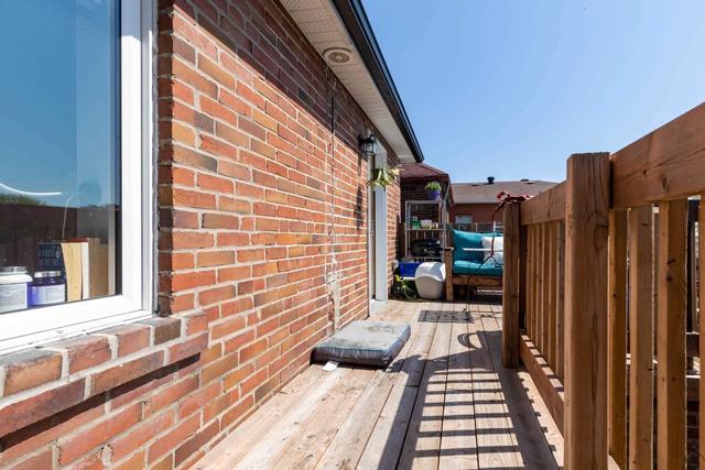 39 Schell Ave, House detached with 4 bedrooms, 3 bathrooms and 4 parking in Toronto ON | Image 7