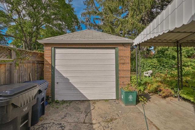 118 William St, House detached with 2 bedrooms, 2 bathrooms and 5 parking in Toronto ON | Image 32