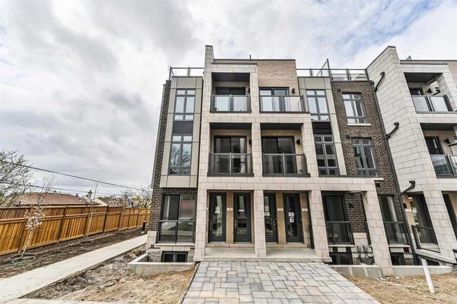 24 - 715 Lawrence Ave W, Townhouse with 2 bedrooms, 2 bathrooms and 1 parking in Toronto ON | Image 1