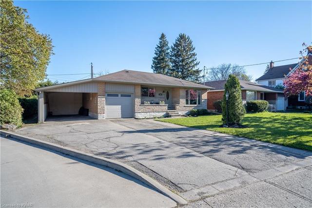 307 Bridgeport Road E, House detached with 4 bedrooms, 1 bathrooms and 4 parking in Waterloo ON | Image 2