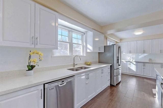 63 Maplewood Rd, House detached with 4 bedrooms, 2 bathrooms and 6 parking in Mississauga ON | Image 7
