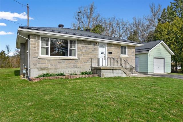 62 Main Street W, House detached with 3 bedrooms, 1 bathrooms and 7 parking in Elizabethtown Kitley ON | Image 2