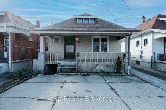 1075 Trafalgar St, House detached with 3 bedrooms, 2 bathrooms and 2 parking in London ON | Image 1