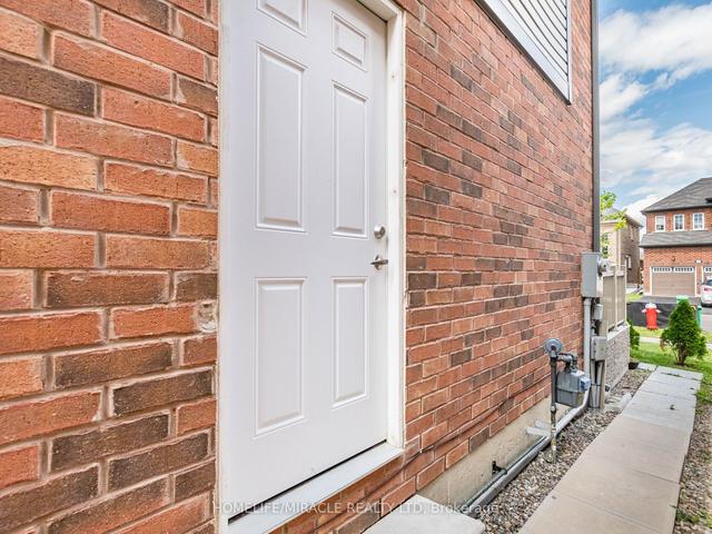 8 Feeder St, House detached with 4 bedrooms, 4 bathrooms and 6 parking in Brampton ON | Image 35