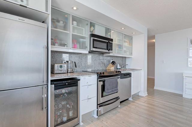 3910 - 25 Telegram Mews, Condo with 2 bedrooms, 2 bathrooms and 1 parking in Toronto ON | Image 18