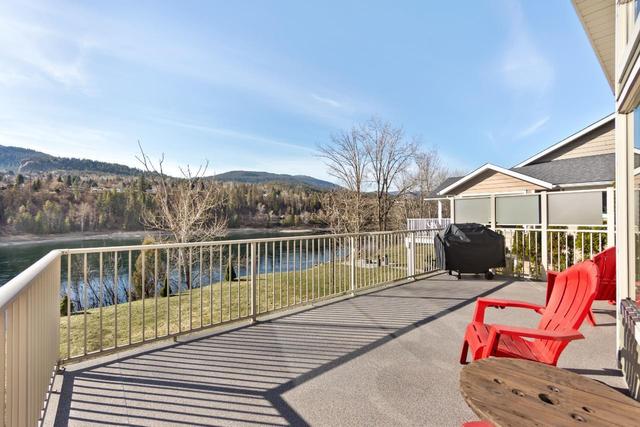 755 Waterloo Road, House detached with 4 bedrooms, 3 bathrooms and null parking in Central Kootenay J BC | Image 8