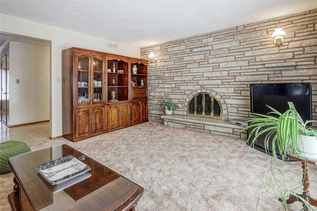 229 Iris Crt, House detached with 3 bedrooms, 3 bathrooms and 5 parking in Oshawa ON | Image 4