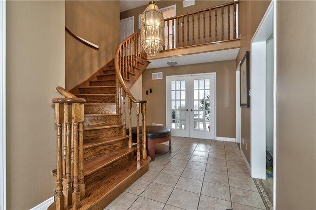 1186 Windrush Dr, House detached with 3 bedrooms, 3 bathrooms and 2 parking in Oakville ON | Image 3