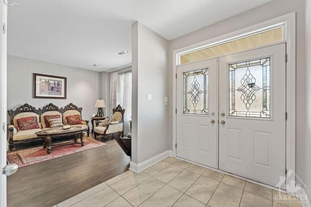 708 Clearbrook Drive, House detached with 6 bedrooms, 4 bathrooms and 6 parking in Ottawa ON | Image 3