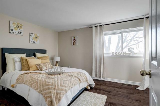 32 Rusty Crest Way, Townhouse with 3 bedrooms, 2 bathrooms and 2 parking in Toronto ON | Image 20
