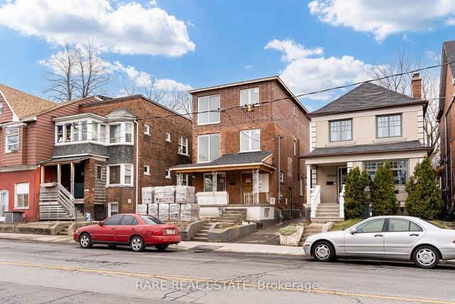 1640 Dufferin St, House detached with 8 bedrooms, 7 bathrooms and 2 parking in Toronto ON | Image 1