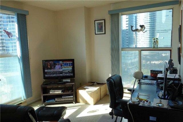 1312 - 77 Harbour Sq, Condo with 2 bedrooms, 2 bathrooms and 1 parking in Toronto ON | Image 10