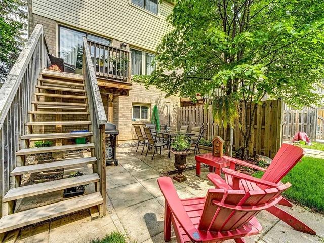 18 Farnham Dr, Townhouse with 3 bedrooms, 2 bathrooms and 2 parking in Brampton ON | Image 10