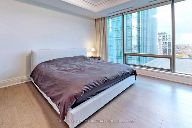 1401 - 55 Scollard St, Condo with 2 bedrooms, 3 bathrooms and 1 parking in Toronto ON | Image 5