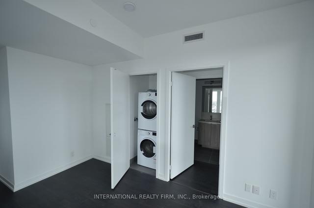 1705 - 2020 Bathurst St, Condo with 3 bedrooms, 2 bathrooms and 1 parking in Toronto ON | Image 3