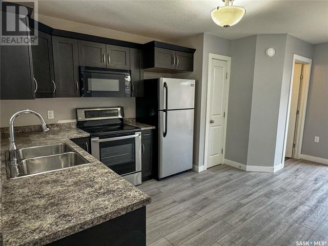 17 - 1621 First Street, House attached with 2 bedrooms, 2 bathrooms and null parking in Estevan SK | Image 8