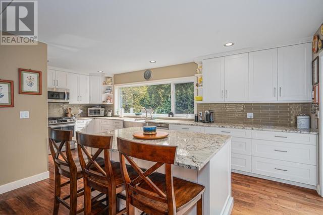 6945 Marine Drive, House detached with 4 bedrooms, 3 bathrooms and 4 parking in West Vancouver BC | Image 10