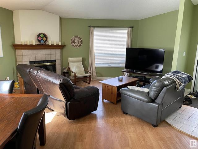 1 - 9505 176 St Nw, House attached with 2 bedrooms, 1 bathrooms and 2 parking in Edmonton AB | Image 5