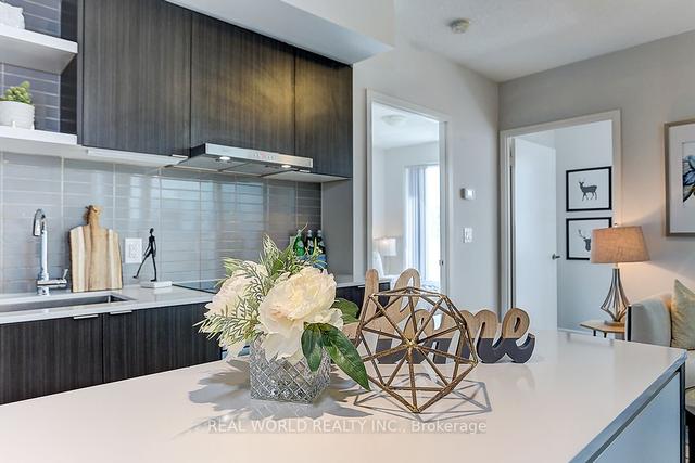 3010 - 100 Harbour St, Condo with 3 bedrooms, 2 bathrooms and 1 parking in Toronto ON | Image 13