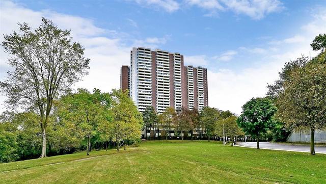 2209 - 5 Massey Sq, Condo with 3 bedrooms, 2 bathrooms and 1 parking in Toronto ON | Image 12