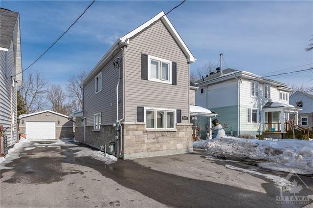 3481 Mcbean Street, House detached with 3 bedrooms, 2 bathrooms and 4 parking in Ottawa ON | Image 3